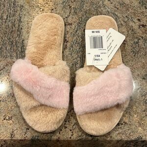 NWT L Space Slippers Size XS/S
